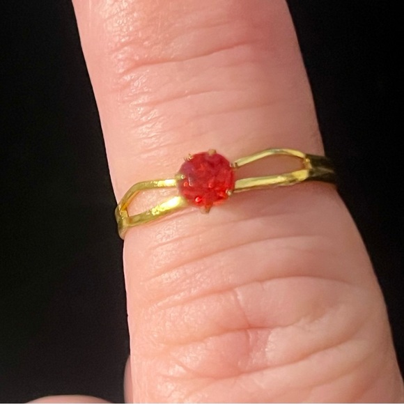 Adjustable Gold Tone Ring with Red Gemstone Size 7 - Picture 6 of 11